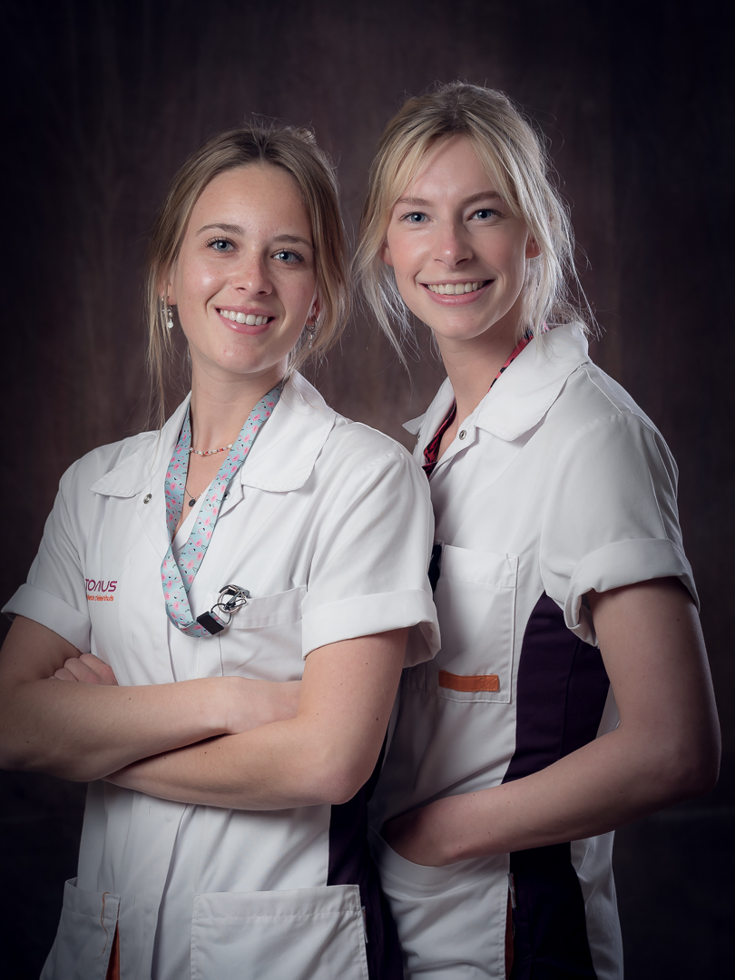 portretfoto in kleur van twee verpleegsters